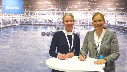 Administrerende direktør i Hurtigruten Norge, Hedda Felin og Alexandra Bech Gjørv, konsernsjef i SINTEF. Foto: SINTEF 