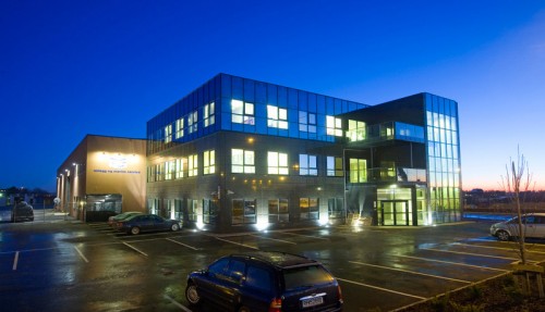 Hovedkontoret til AMS ligger i Tananger, hvor de har et spesialbygget motorverksted. 