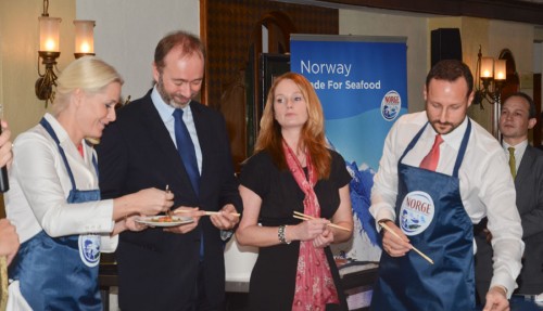 Kronprinsesse Mette-Marit, statsråd Trond Giske, statssekretær Kristine Gramstad fra Fiskeri- og kystdepartementet og kronprins Haakon