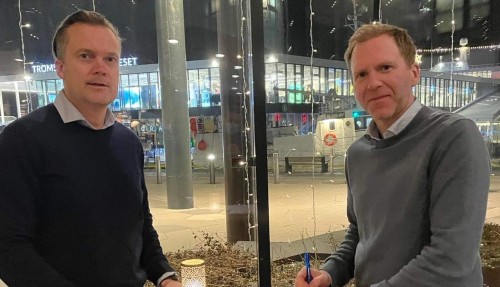 Tommy Torvanger (left) is Chairman in Nergård Havfiske. Torgeir Folland is SVP Sales & Marketing in Vard, responsible for the commercial process for the Nergård series of trawlers. Photo: Vard.