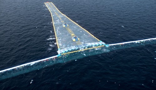The 2.5-km-long net will clean up an area the size of a football field every 15 seconds. Photo: The Ocean Cleanup. 