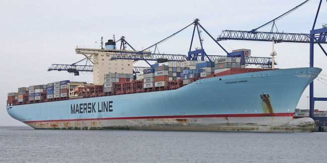 Maersk skip laster i en containerhavn. Nærmest Eleonora Maersk. Foto: Maersk