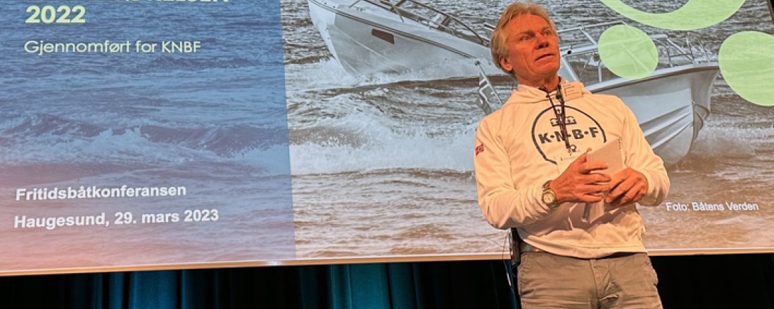 Stig Wide Smith presenterer båtlivsundersøkelsen. Foto: Hedda Grip Vikse