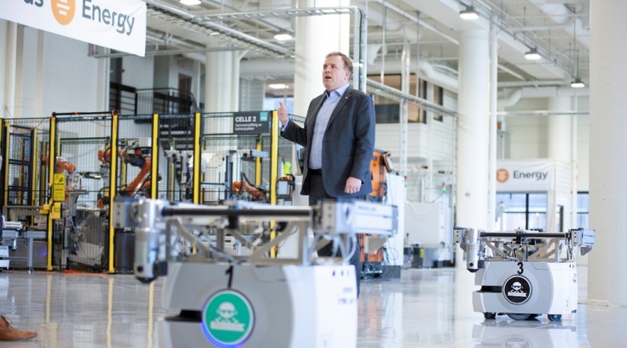 Geir Bjørkeli, CEO of Corvus Energy, in the fully automated batteryfactory that was opened in Bergen in 2019. Photo: C orus Energy.