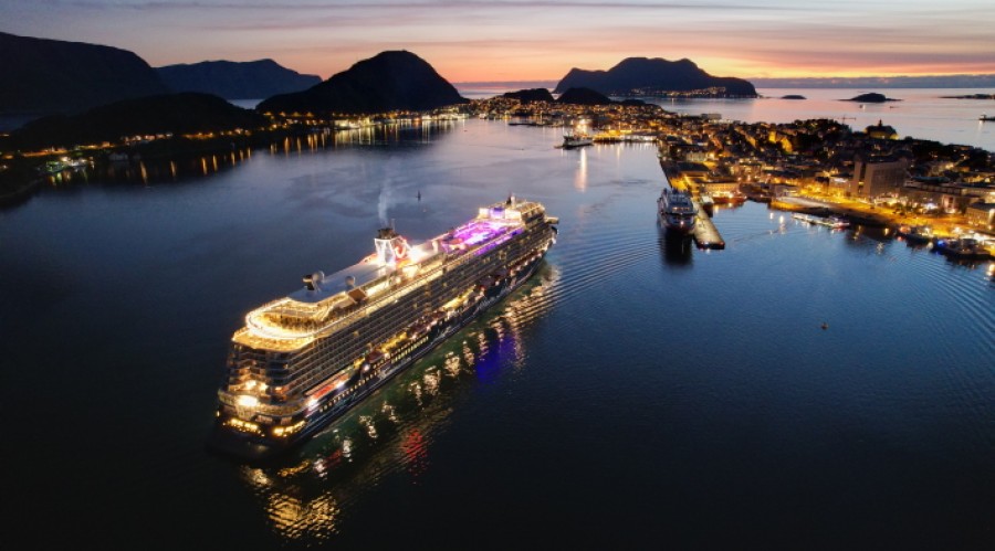 Kystverket forbereder seg på en rekordsesong for cruisetrafikk langs norskekysten. Målet er å sikre trygg seilas og effektiv trafikkavvikling. Foto: Ruben Iversen / Kystverket    