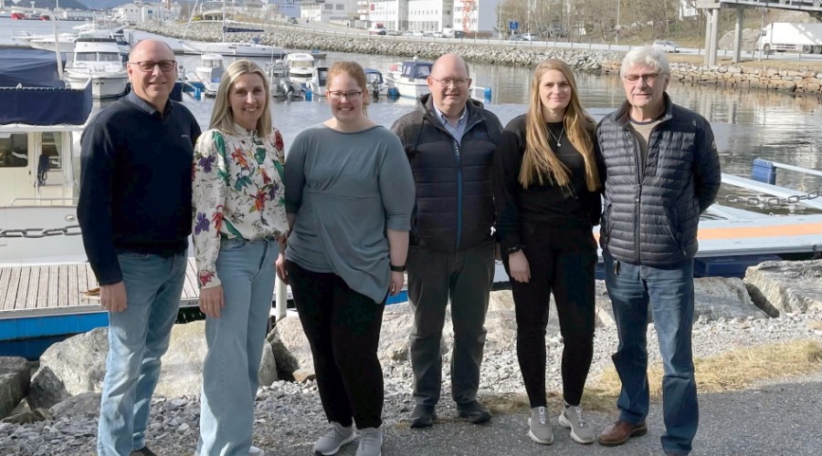Teamet som skal bidra til BlueFish 2022, ser frem mot den tredje fiskerimessa arrangert i Ålesund. På bildet Karl Johan Roald, Jeanette Lorgen, John Breivik, Tine Hafto von Løwensprung, Synnøve Rogne og Geir Østensen. Pål J Nes var fraværende. Foto: BlueFish