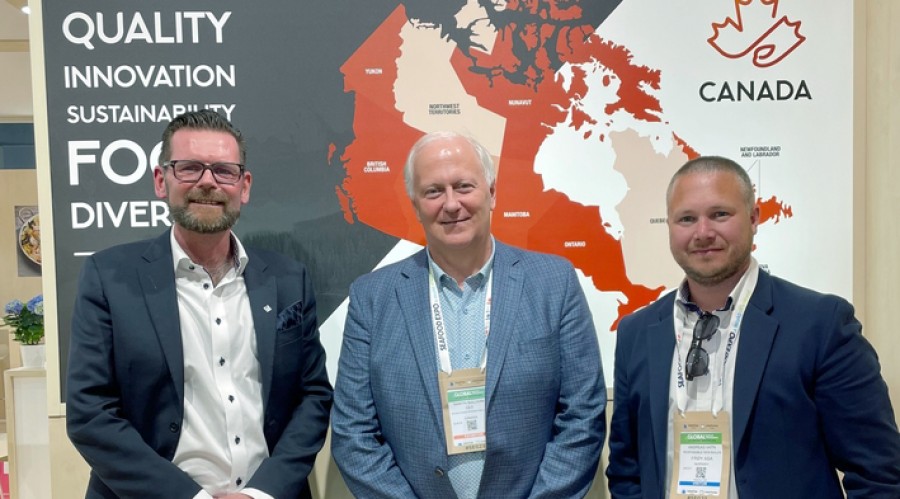  Andreas Krogstad, Head of Sales at Frøy (left), Martin Sullivan, CEO NL Marine Services, og Andreas Vatn, Frøy.