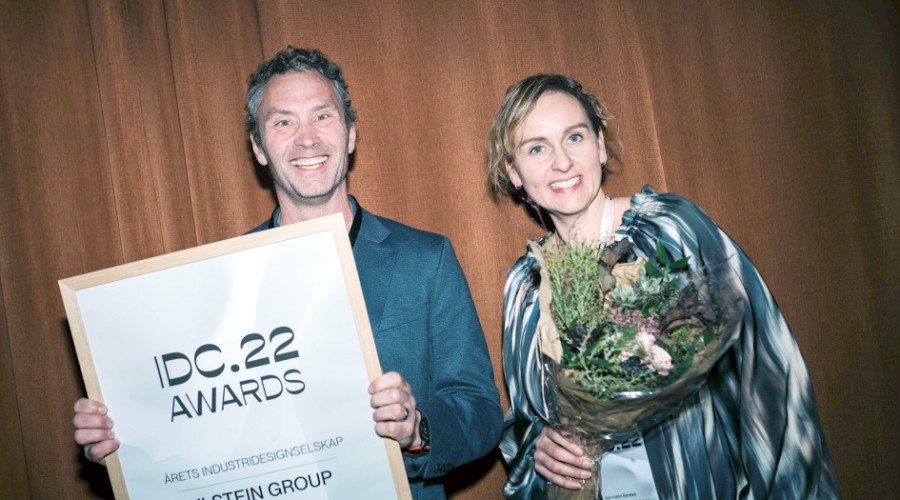 Chief designer Øyvind Gjerde Kamsvåg and design manager Ann Katrin Barstad accepted the award on behalf of all the people in Ulstein. Photo: Tone Molnes.