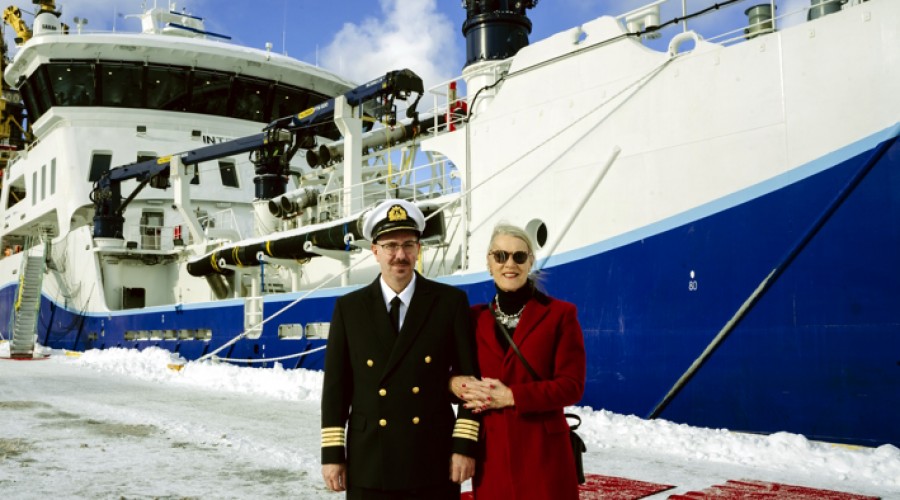 Kaptein, Erling Aarbakke sammen med gudmor, Nikki Rigg. Foto: Oclin AS