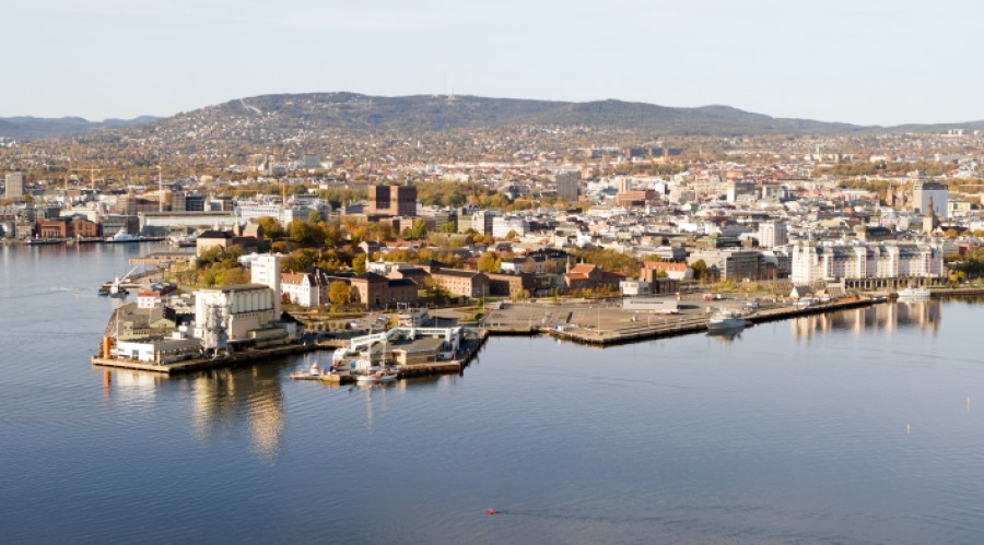 Oslo Havn, her med Revierkaia, får 32,4 millioner kroner i Enovastøtte til landstrømanlegg. Foto: Air Motion