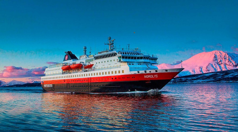 Nordlys er ett av skipene Hurtigruten nå kjøper tilbake. Foto: Hurtigruten AS